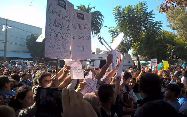 Vidal afrontó una protesta de docentes en un acto en Escobar