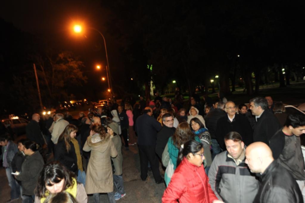 Villa Elisa: vecinos marcharon a la comisaría para pedir seguridad - Diario El Día