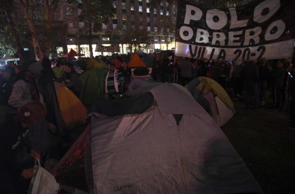 Con Marcha Y Acampe Piqueteros Unen Protesta Contra El Gobierno