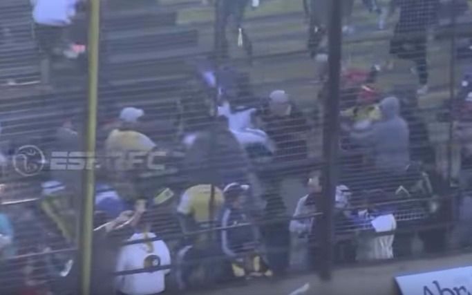 Suspendieron el partido de Almirante Brown y Talleres por graves incidentes