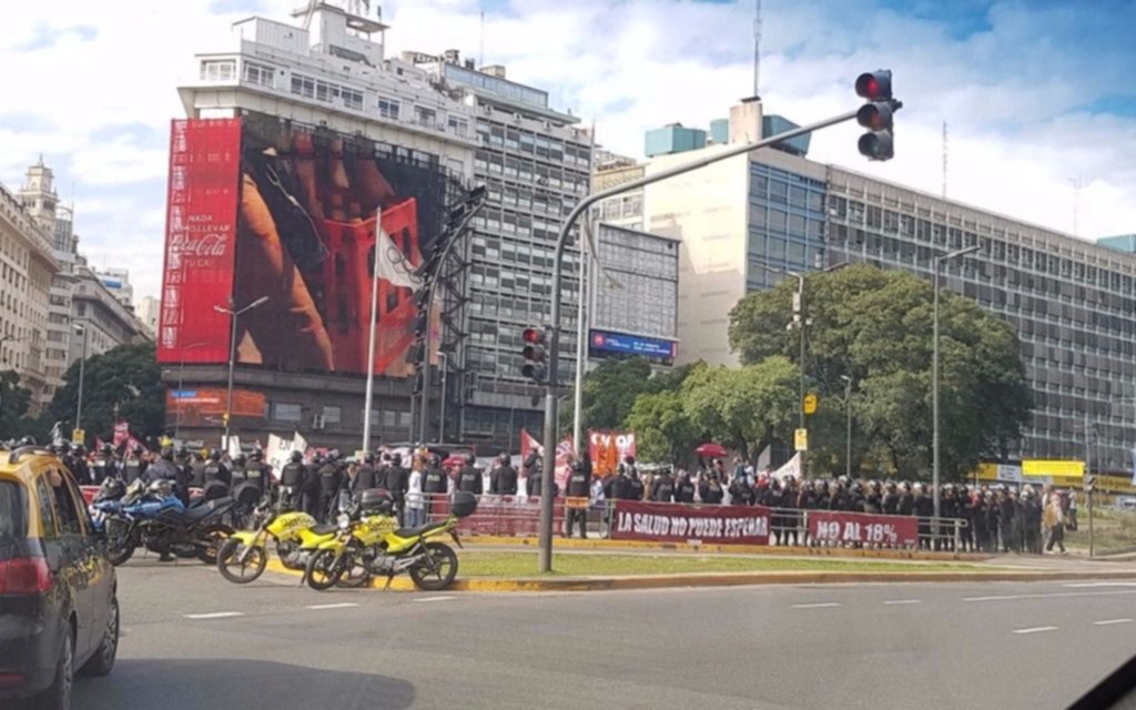 Profesionales del Penna realizan un nuevo paro en reclamo de mejoras laborales