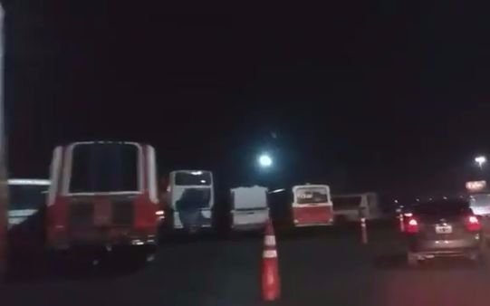 Protesta de micros: Corte en Autopista Buenos Aires - La Plata Protesta de micros: Corte en Autopista Buenos Aires - La Plata