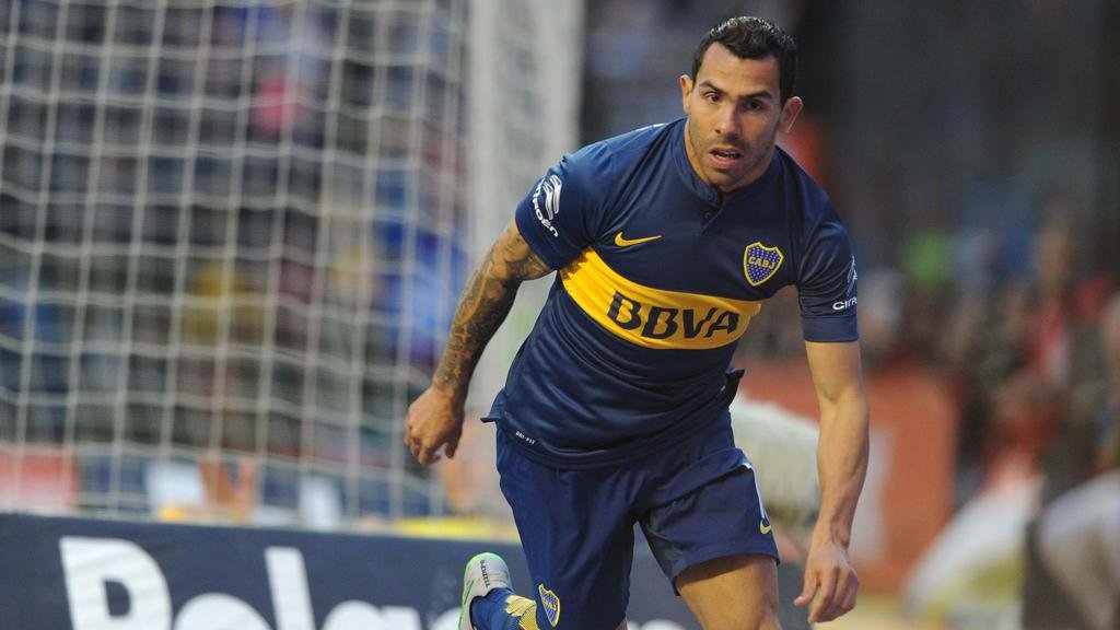 Tevez se reunió con Angelici y hablaron del futuro