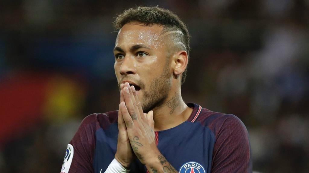 Neymar se disculpó con compañeros del PSG tras pelea con Cavani Neymar se disculpó con compañeros del PSG tras pelea con Cavani