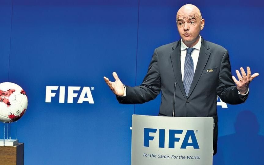 Infantino llega a la Argentina para reunirse con Macri y Tapia