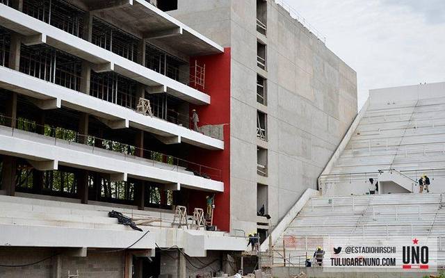 Empezaron a pintar de rojo los palcos