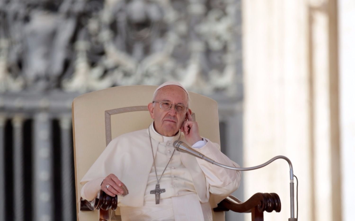 Dos presos almorzaron con el Papa y después se fugaron Dos presos almorzaron con el Papa y después se fugaron