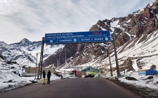 Por Intensas Nevadas Cerraron El Paso Internacional Cristo Redentor