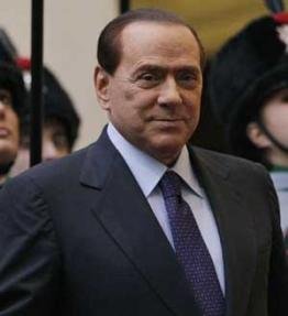 Berlusconi más comprometido por los enredos de sexo y excesos