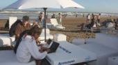 "Online" desde la playa, la tendencia que crece en Pinamar