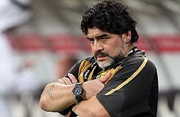 La bronca de Maradona: le 
gritaron un gol en la cara