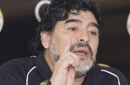 Maradona lo cruzó a Pelé