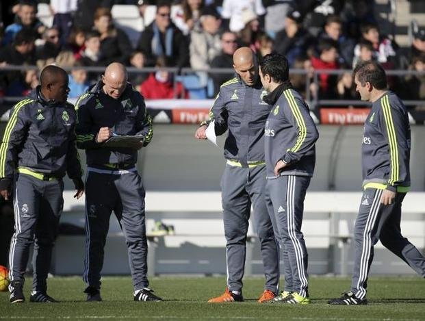 Zidane dirigió su primer entrenamiento en el Real