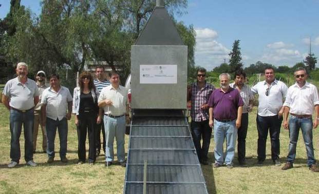 Invento local para secar verduras con energía solar