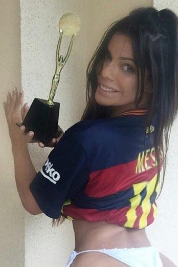 El ardiente saludo que Miss Bumbum le mandó a Messi por su quinto balón