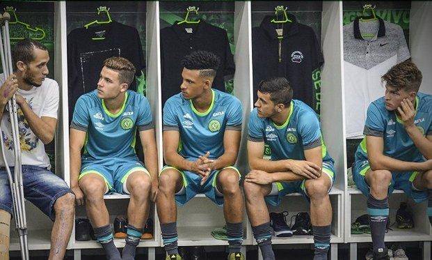 Chapecoense hizo la presentación oficial para 2017 con un sobreviviente