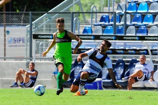 Dos cabezazos dentro del área sellaron la derrota de Gimnasia