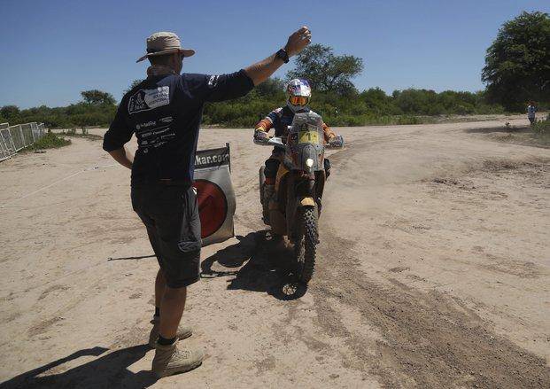 En medio de protestas, el Dakar sigue rodando