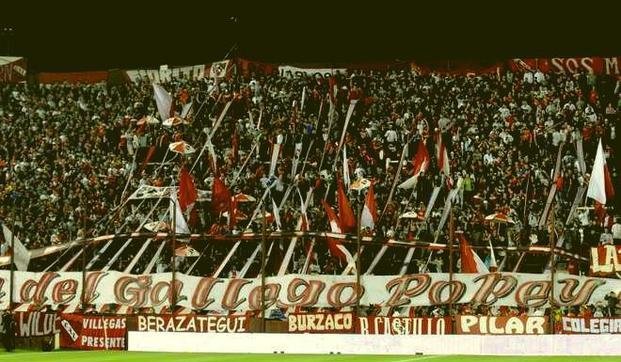 Hubo incidentes entre hinchas y jugadores de Independiente después del clásico