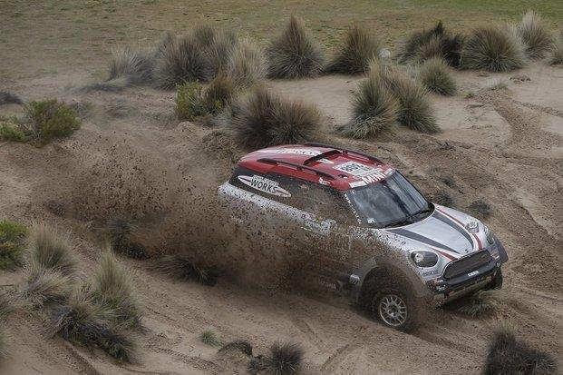 Loeb pasó al frente en la general de los autos