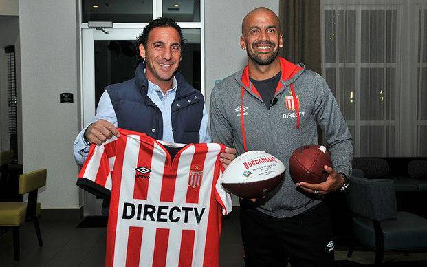 Martín Gramática, junto al plantel de Estudiantes