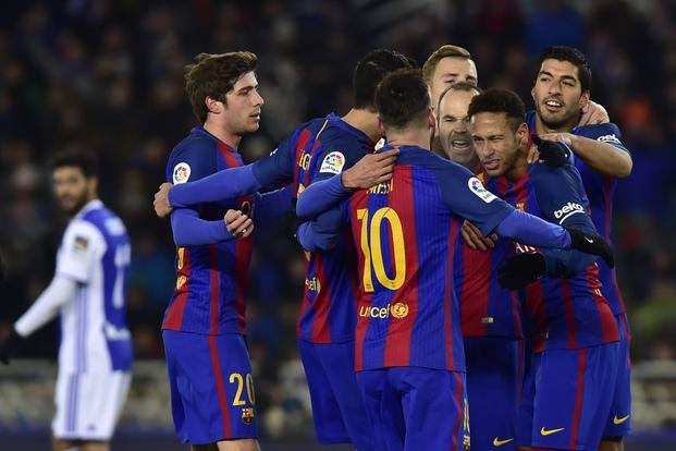 ¡Qué diez años no es nada!, canta por lo bajo Barcelona