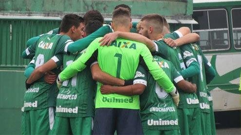 Un diario español generó controversia con un polémico título sobre la vuelta de Chapecoense