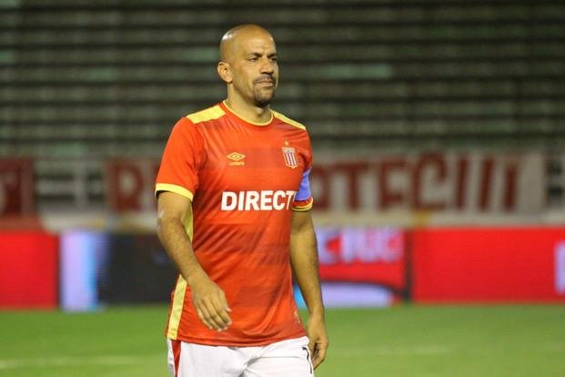 Verón estará entre 21 y 28 días sin jugar