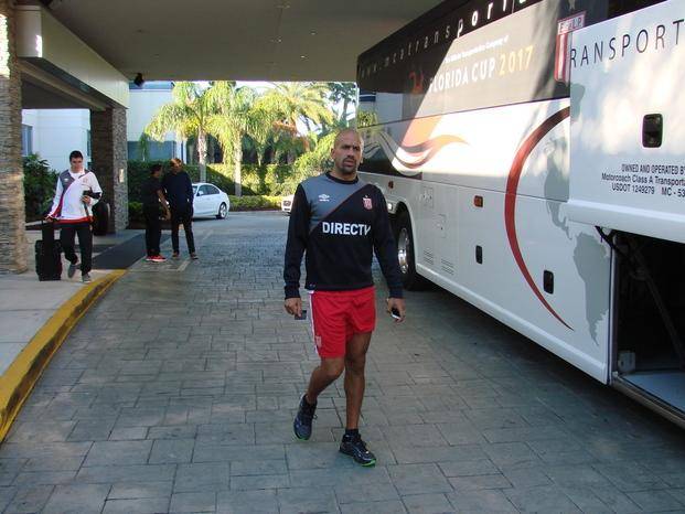 Verón no hizo fútbol y  es duda para mañana
