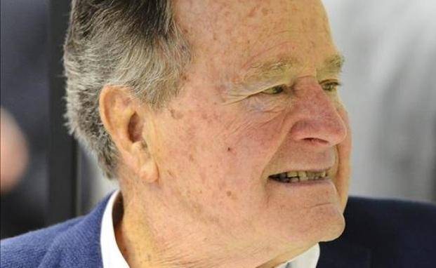 El ex presidente de EE.UU. George H. W. Bush fue hospitalizado