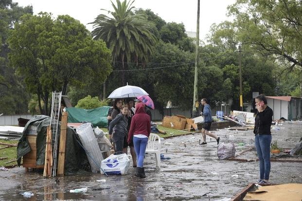 Fuerte temporal en Uruguay deja al menos 17 heridos