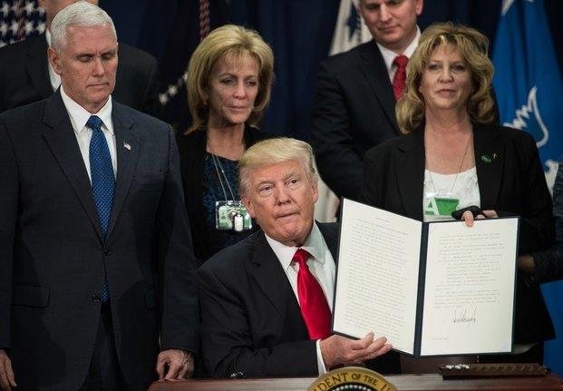 Trump ordena la construcción del muro en la frontera con México