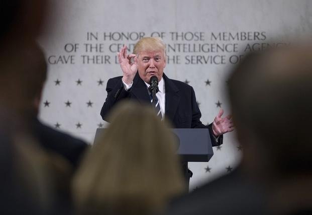 Trump se reunió con la CIA y pidió “erradicar” al Estado Islámico