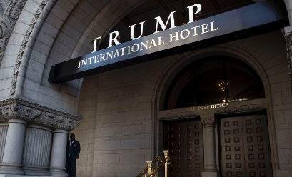 Un hombre quiso prenderse fuego en protesta a Trump