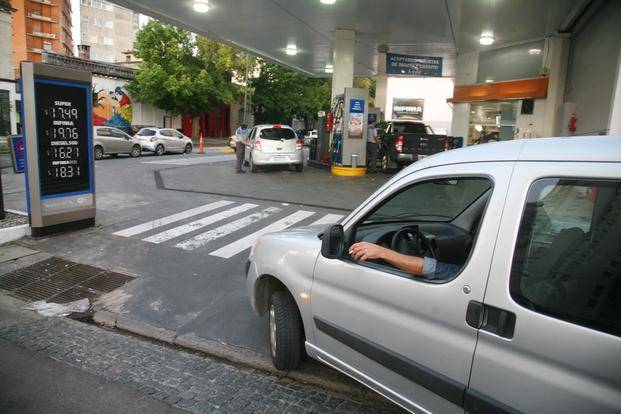 Ahora sí: hubo acuerdo y desde hoy rige la suba en las naftas