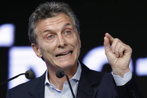 Con un DNU el Gobierno modificó la ley de Migraciones