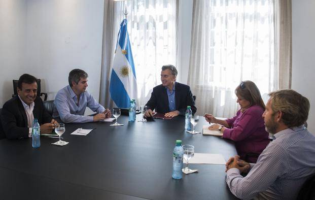 Macri mantuvo reunión para coordinar la distribución de impuestos provinciales