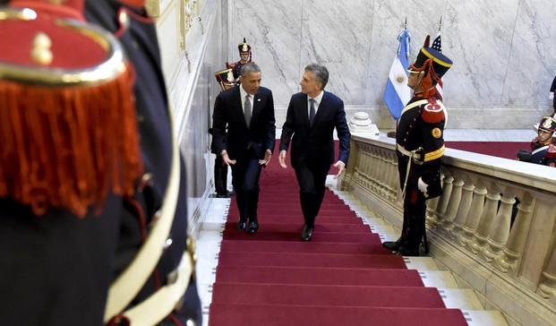 Giros en la política exterior, el Papa y la apuesta por Hillary