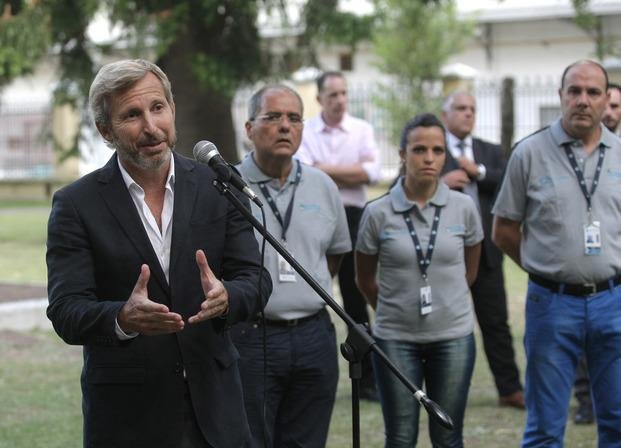 Migración: las aerolíneas deberán informar datos de los pasajeros