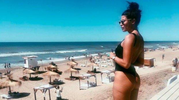 Ivana Nadal  defendió su celulitis con una foto en la playa