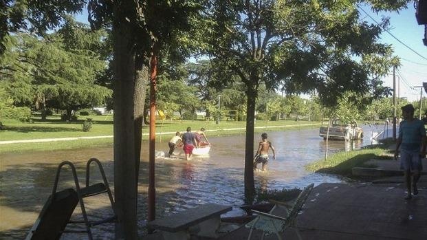 Buscan frenar el agua para que no llegue a los pueblos en Villegas