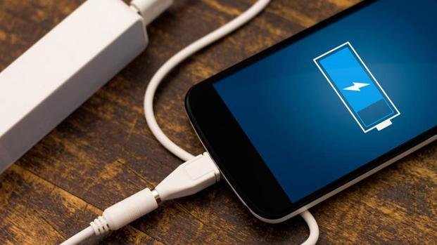 Científicos argentinos trabajan en nuevos materiales para bajar el consumo de energía en celulares