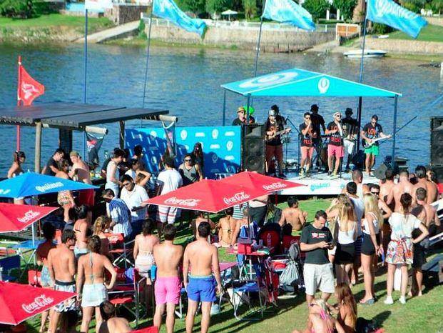 La movida joven en los paradores de Carlos Paz