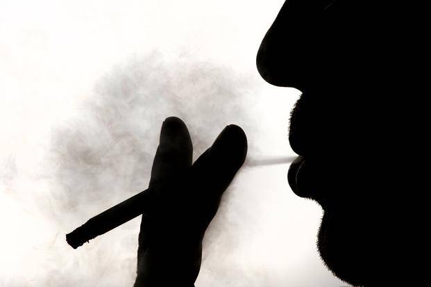 La tos de fumador: de dónde viene y cuándo es peligrosa