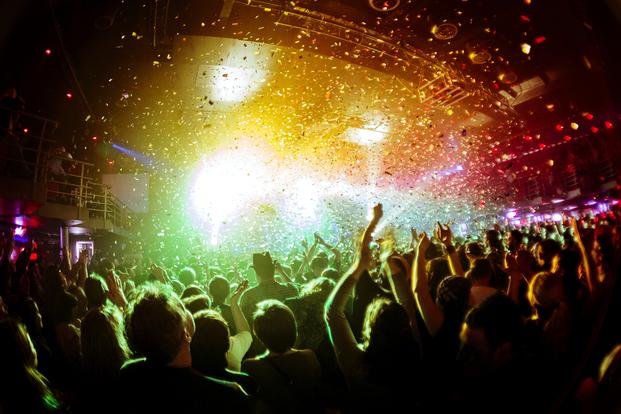 Las fiestas electrónicas en el centro del debate: ¿mejorar controles o no autorizarlas?