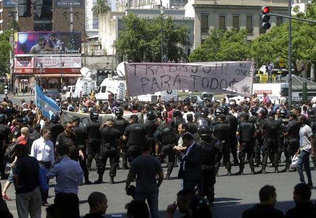Tras dos días de conflicto, los manteros de Once levantaron el corte