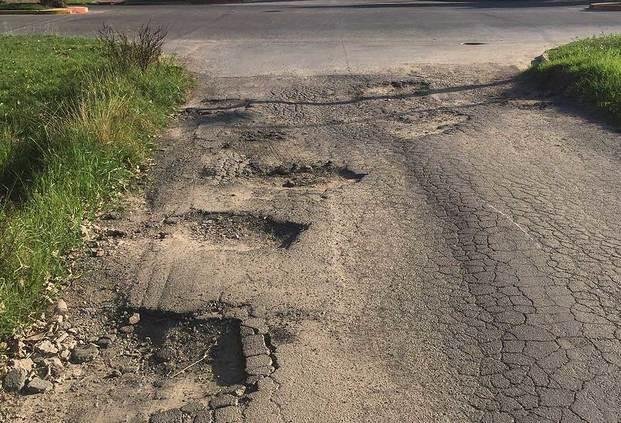 Asedio de baches en la zona de 7 y 504