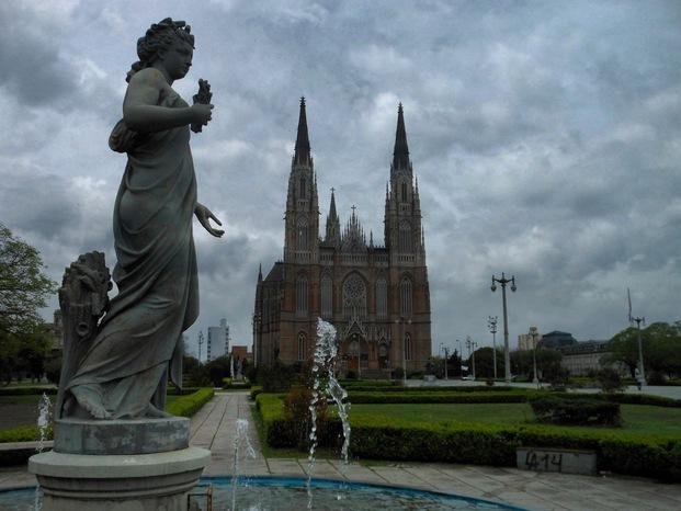 Cielo nublado, máxima de 30 grados y lluvias para el fin de la jornada