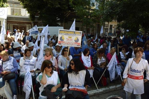 Docentes: en Provincia empezarán a discutir los salarios este mes