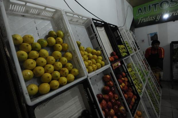 En la Ciudad le sacan todo el jugo a los limones: sale hasta $ 90 el kilo